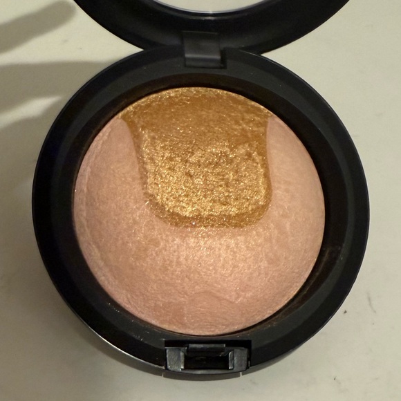 MAC Centre of Attention Mineralize Skinfinish MSF Highlighter Divine Night NEW - Picture 7 of 7